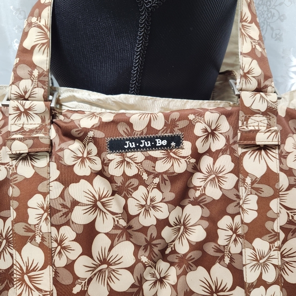 JU-JU-BE Oversized Neutral Hibiscus Print Diaper Bag with Shoulder Strap - Picture 5 of 16